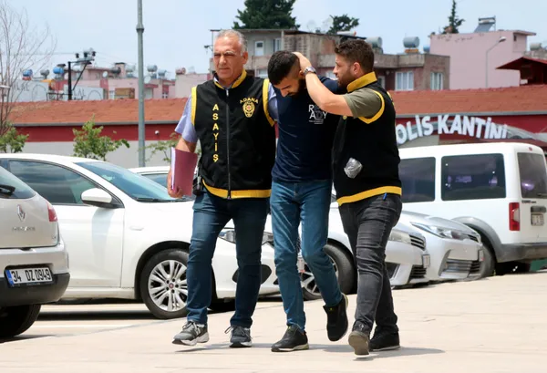 cocuk-yastaki-kiza-fuhus-yapmaya-gitti-hayatinin-sokunu-yasadi-akilalmaz-tuzak-1657782960544.jpg Çocuk yaştaki kıza fuhuş yapmaya gitti! Hayatının şokunu yaşadı: Akılalmaz tuzak - 2