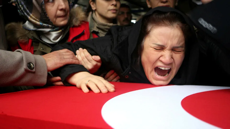 Şehit Berkay Işık'a veda! Annesinin feryadı yürek dağladı