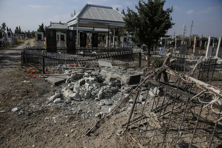 son-dakika-ermenistandan-kanli-saldiri-mezarlik-ziyaretindeki-sivilleri-vurdu-1602759035006.jpg Son dakika: Ermenistan'dan kanlı saldırı! Mezarlık ziyaretindeki sivilleri vurdu - 2