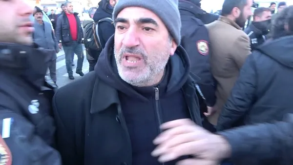 Meral Akşener’e tepki gösteren depremzedelere İYİ Partililerden küfür: Burası siyaset yeri değil