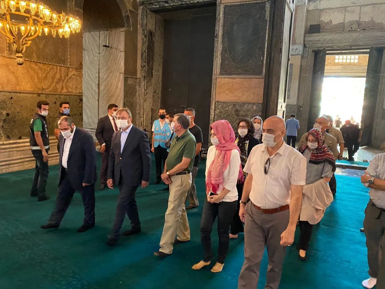 ABD Ankara Büyükelçisi Satterfield Ayasofya Camii’nde! İşte ziyaretten ilk görüntüler