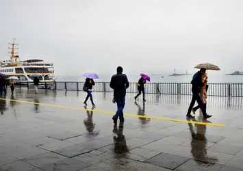 Hafta sonu şemsiyesiz çıkmayın! ☂ Tüm yurtta etkili olacak: Kış sertleşiyor ⛈ İşte son hava durumu tahminleri