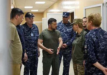 Zelenskiy Rus saldırılarında hasar gören Odessa'daki katedrali ziyaret etti