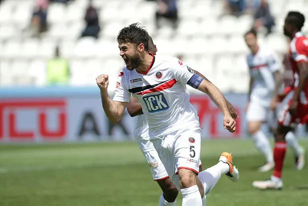 Ahmet Çalık hangi takımlarda oynadı? Galatasaray’da oynadı mı? Ahmet Çalık’ın futbol kariyeri