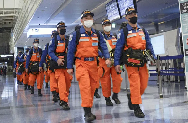 japonyada-gurbetciler-turkiyeden-donen-japon-arama-kurtarma-ekibini-alkislarla-karsiladi-1676526454443.jpg Japonya'da yaşayan Türkler deprem bölgesinden dönen Japon arama kurtarma ekibini alkışlarla karşıladı - 3