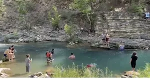 Adana’da vatandaşlar serin sularda ferahladı