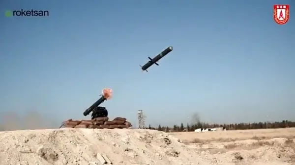 Türkiye’nin gözdesi OMTAS hedeflerini imha etti! Hareket halinde tam isabet