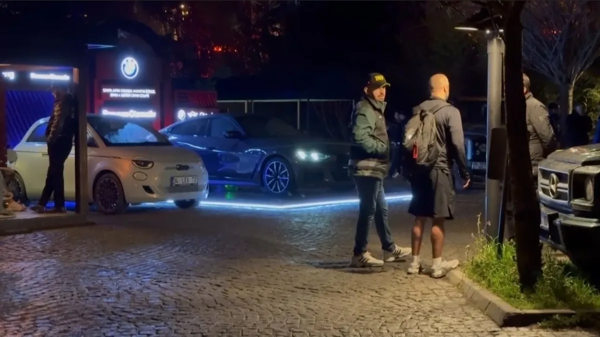 ClubHouse önünde para isyanı! Mağdurlar kapıya dayandı