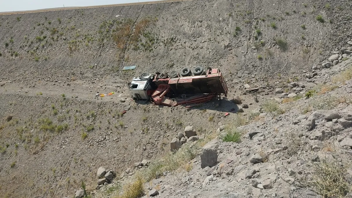 Tunceli'de vinç uçuruma yuvarlandı: 1 yaralı