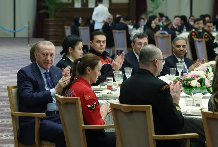 baskan-erdogandan-guclu-turkiye-mesaji-huzuru-kim-bozarsa-tepelerine-binecegiz-1771957717584.jpg FOTOĞRAF: AA