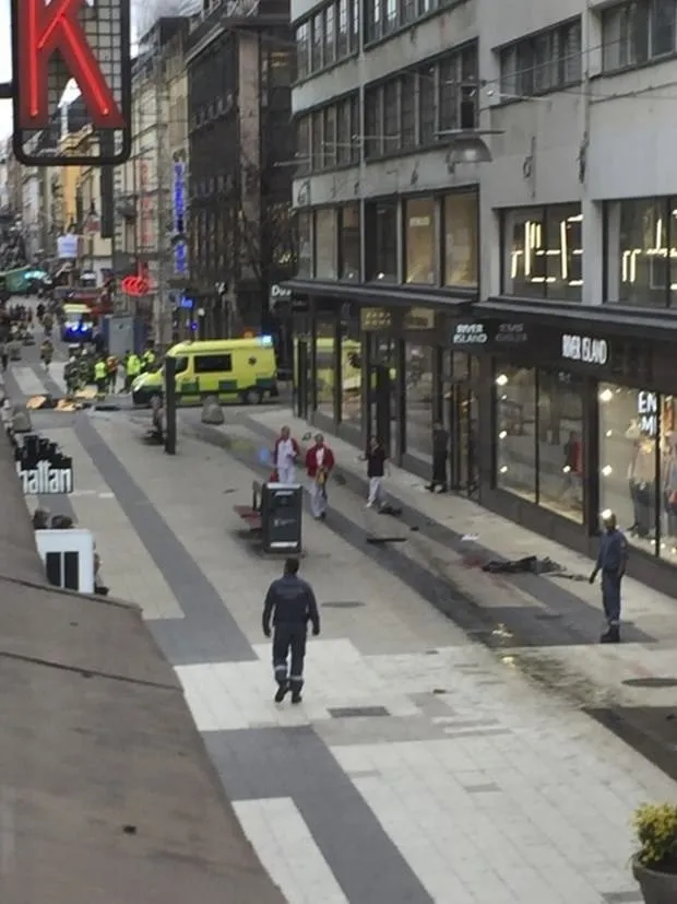 İsveç’in başkenti Stockholm’deki saldırıdan ilk fotoğraflar