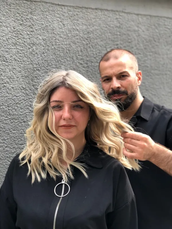 unlu-kuafor-veysel-yavuz-her-isteyen-sarisin-olamaz-1634664211828.jpeg Ünlü kuaför Veysel Yavuz: Her isteyen sarışın olamaz - 2