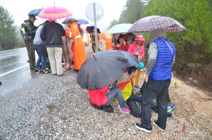 Antalya'da tur midibüsü şarampole devrildi ölü ve yaralılar var 5