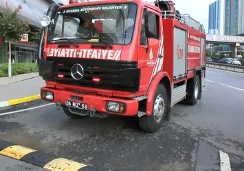 Kadıköy'de AVM yangını! Dumanlar binayı sardı