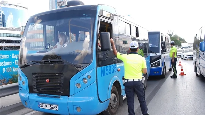 son-dakika-ibb-mahkemelik-oldu-taksiciler-odasindan-suc-duyurusu-1658414549066.jpg SON DAKİKA! İBB mahkemelik oldu: Taksiciler odasından suç duyurusu - 1