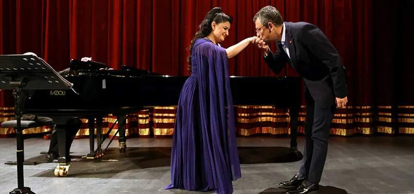 Özgür Özel ve Ekrem İmamoğlu'ndan yerel seçim 'opera'syonu! El öpmenin arkasındaki plan ne? Hedeflerinde HEDEP oyları var...