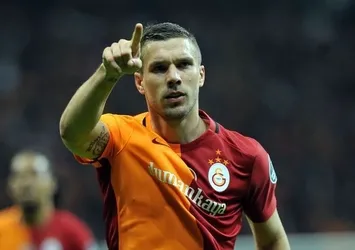 Galatasaray'ın yıldızı Podolski'den örnek davranış