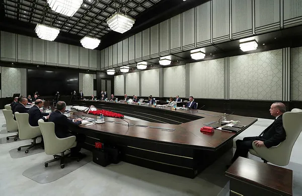 1700396768490.jpg Gözler Kabine toplantısında! Asgari ücret ve emekli maaşları gündemde! Milyonlar Başkan Erdoğan'ın açıklamalarını bekliyor... - 1