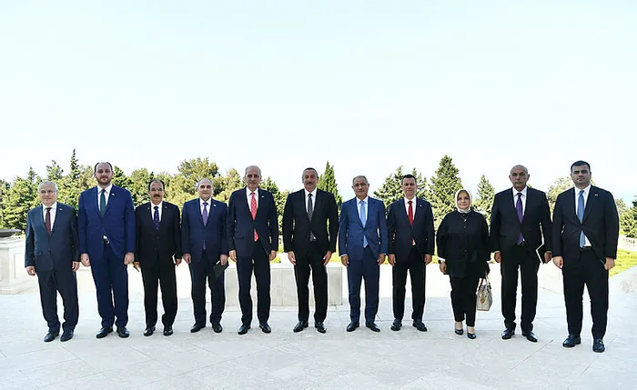 Azerbaycan Cumhurbaşkanı İlham Aliyev AK Parti heyetini kabul etti