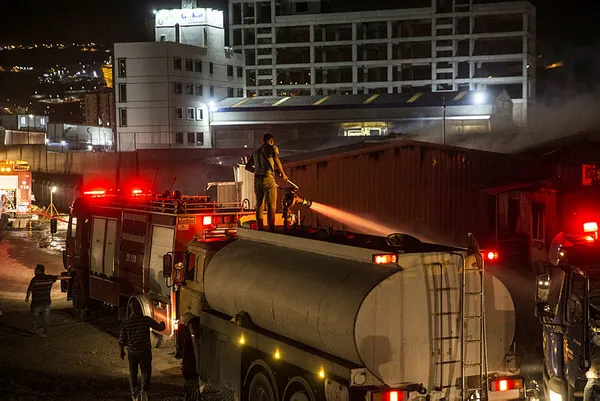 Son dakika: Ankara Yenimahalle'de kargo şirketinin deposunda yangın
