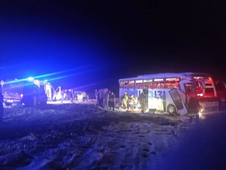 Sivas’ta yolcu otobüsü devrildi! Kırklareli’nde yolcu treni işçi servisine çarptı | Peş peşe kötü haberler