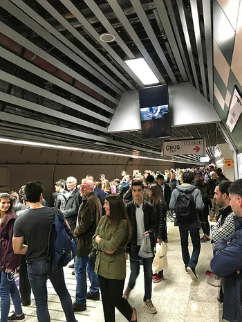 Marmaray Sirkeci İstasyonu'nda raylara düşen kişi hayatını kaybetti - 2