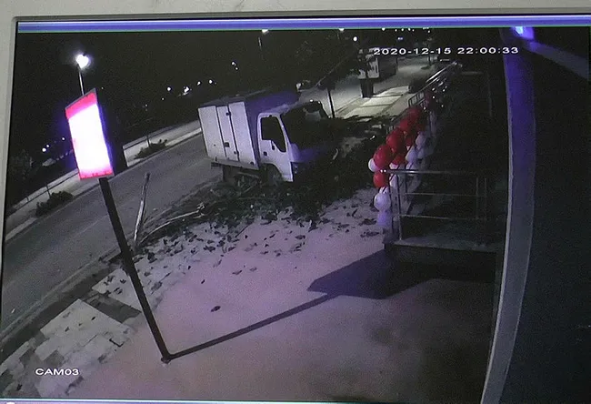 Denizli’de freni boşalan sürücüsüz otobüs dehşet saçtı: 5 araca çarptı - 6