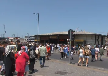 İstanbullular sahil ve parklara akın etti: Sokaklar doldu taştı