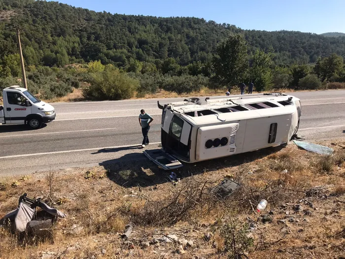 Muğla'da tur otobüsü öğrenci servisi ile çarpıştı: 1 ölü, 30 yaralı - 4