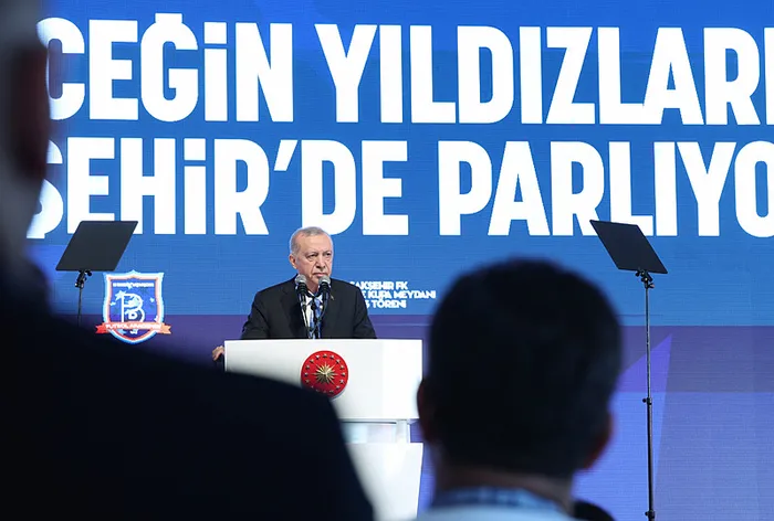 baskan-erdogandan-basaksehir-futbol-akademisi-ve-kupa-meydani-acilis-programinda-net-mesaj-futbola-kavga-ve-id-1723230776254.jpeg Başkan Erdoğan, Başakşehir Futbol Akademisi ve Kupa Meydanı Açılış Programı'nda konuştu