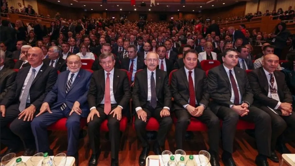 6'lı koalisyonda yeni kriz! Meral Akşener'den Kemal Kılıçdaroğlu'na "birlikte görülmeyelim" vetosu