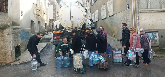 İzmir’de su kesintileri vatandaşı çileden çıkardı! CHP’li belediyeye sert tepki