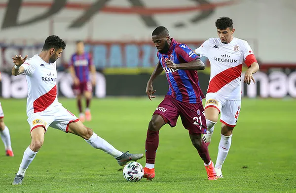 Trabzonspor, Antalyaspor’u iki golle geçti