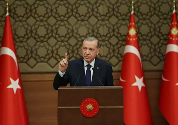 Başkan Erdoğan'ın Atina'ya uyarısı Yunan basınında gündem oldu! Baba Erdoğan yaramaz çocuk Yunanistan'ı uyardı