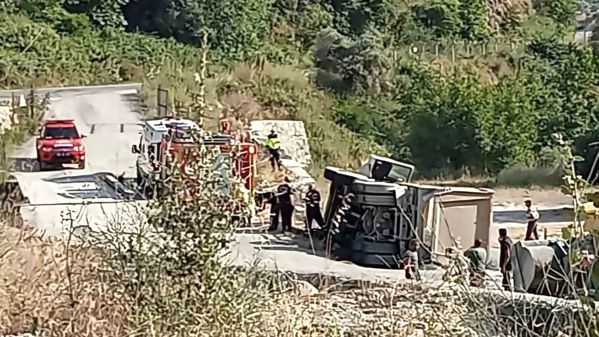 Köşk'te kum kamyonu devrildi: 1 yaralı