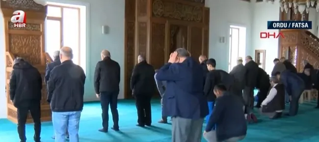 gonullu-muezzin-ezani-5-dakika-erken-okudu-vatandas-orucu-acti-uyari-anonsu-ise-yaramadi-1680504547339.jpg Gönüllü müezzin ezanı 5 dakika erken okudu vatandaş orucu açtı! Uyarı anonsu işe yaramadı - 1