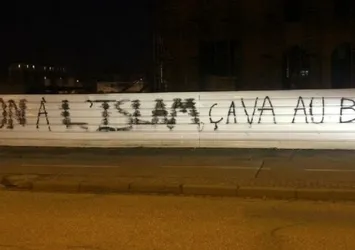 Fransa'da Eyüp Sultan Camii'ne ırkçı saldırı