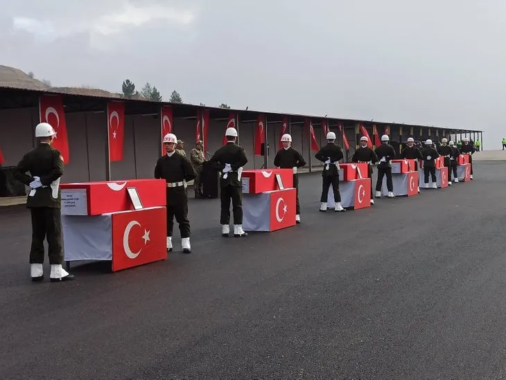 Türkiye şehitlerine ağlıyor! Kahraman vatan evlatları son yolculuğuna uğurlandı