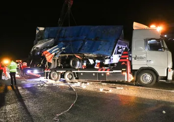 Düzce'de feci kaza: 2 ölü 35 yaralı