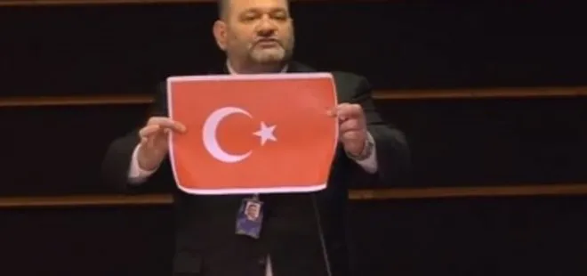 AP’den Türk bayrağını yırtan ırkçı Yunan vekil hakkında flaş karar!