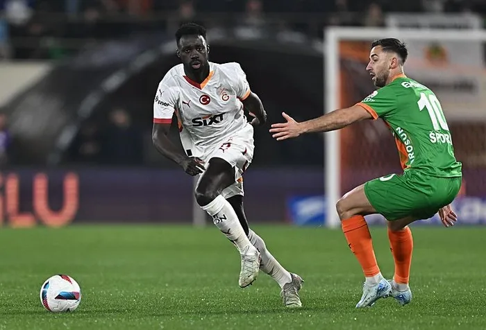 1741585479479.jpeg Davinson Sanchez, maçtaki performansıyla büyük beğeni topladı (AA)