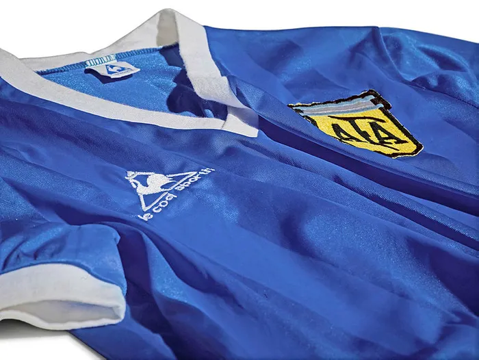diego-armando-maradonanin-tanrinin-eli-formasi-satildi-dudak-ucuklatan-rakam-1651683007675.jpg Diego Armando Maradona'nın "Tanrının eli" forması satıldı! Dudak uçuklatan rakam... - 4