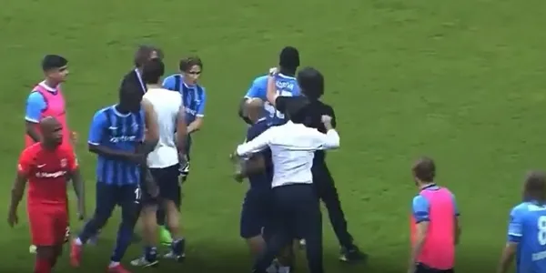 montella-sahaya-girip-balotellinin-uzerine-yurudu-adana-demirlisporlu-oyuncular-kavgayi-zor-ayirdi-1661633941839.jpg Montella sahaya girip Balotelli'nin üzerine yürüdü! Adana Demirlisporlu oyuncular kavgayı zor ayırdı - 6