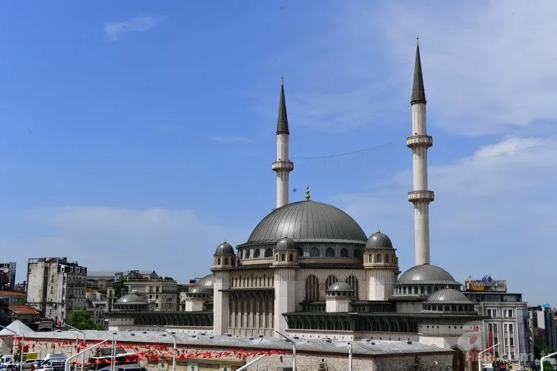 Taksim Camii’nde ilk namaz bugün kılındı! Başkan Erdoğan 27 yıl önce yerini böyle göstermişti 17