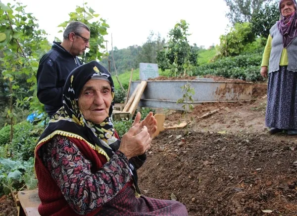 trabzonda-3-kardesi-olum-bile-ayiramadi-23-gun-icinde-arka-arkaya-vefat-ettiler-1663915724377.jpg
