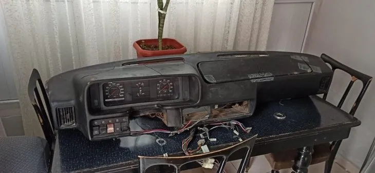 Adana’da bir garip olay! Arabayı parçaladı “Kendi otomobilim zannettim”
