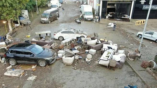 İstanbul'da yağış sürecek mi? Sağanak neden sele döndü? Lokal felaketlerin sebebi ne?