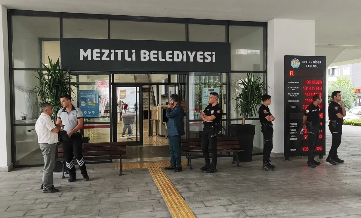 Mersin Mezitli'de akılalmaz rüşvet çarkı: "5 milyonu vazoya koyup eşimin odasına bırak!" - 2