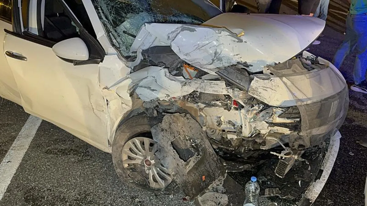 Dönüşü kaçıran cipe otomobil çarptı: 1'i ağır 4 yaralı