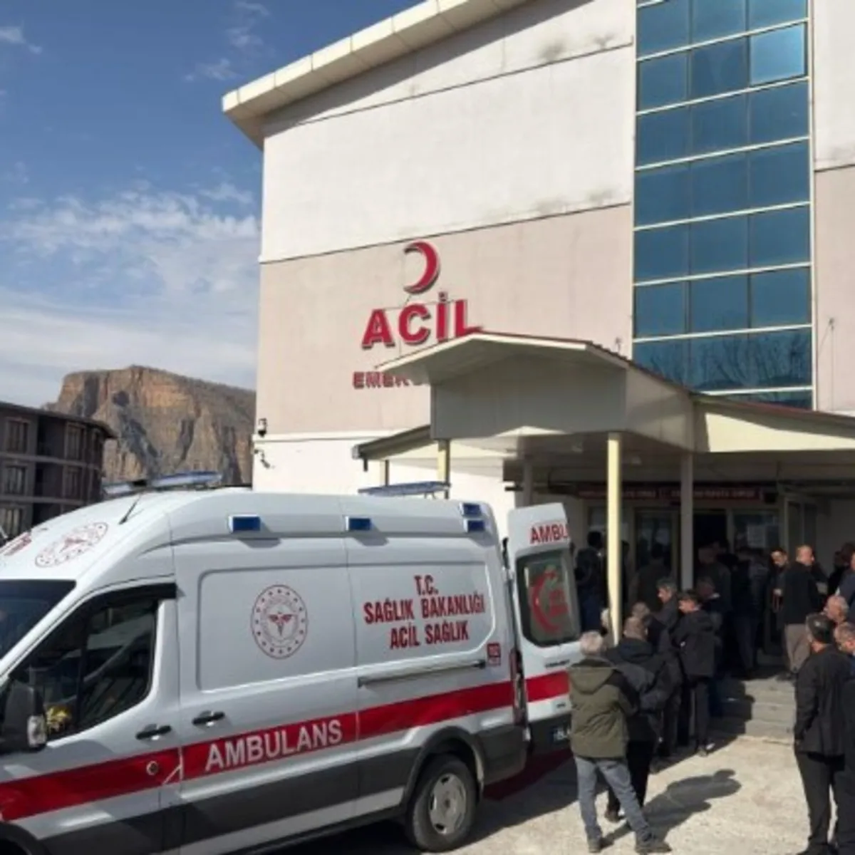 Kontrolden çıkan araç faciaya neden oldu: 8 yaralı